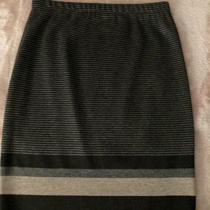 Knit skirt. Just above knee